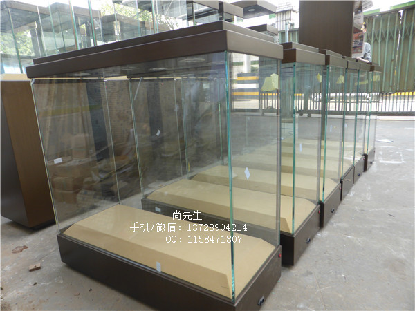 古董产品玻璃展示柜.jpg